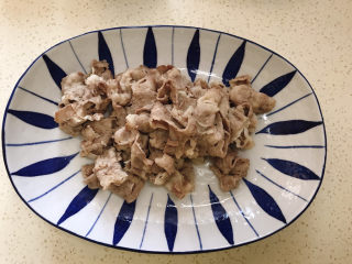 6、金针菇肥牛卷,捞出备用