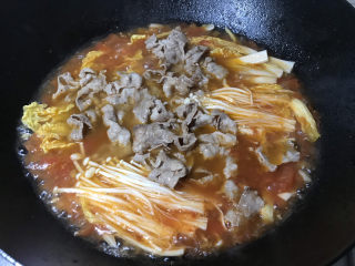 15、金针菇肥牛卷,下焯过的肥牛卷