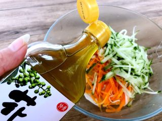 15、麻辣金针菇,倒入适量花椒油