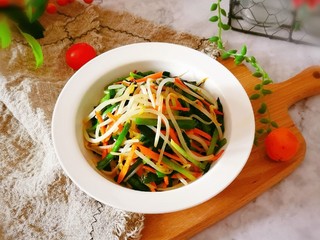 16、韭菜炒豆芽,出锅装盘