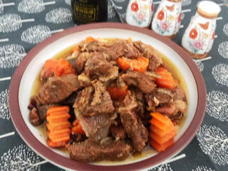 19、胡萝卜炖羊肉,胡萝卜炖羊肉香而不腻，没有膻味，非常美味~