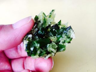 16、韭菜小圆子,韭菜小丸子外焦里嫩，很诱人。