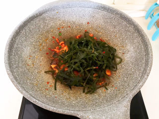 21、韩国海带汤,加入海带丝