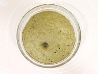 8、荞麦馒头,用手搓个洞，洞洞缓慢回收，就是发酵到位了