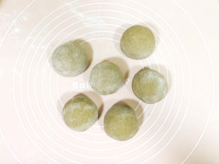 11、荞麦馒头,搓圆成胖胖的馒头