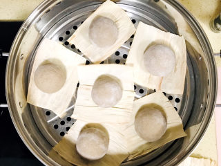 12、荞麦馒头,移至锅里，进行二次发酵