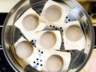 13、荞麦馒头,大约二十分钟就可以发酵到位，基本可以发酵到原来一倍半的大小