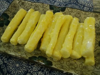 8、金枝糖醋山药,处理好备用。