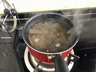 5、韭菜炒鸭血➕落红不是无情物,煮开后中小火煮两分钟