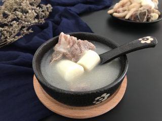 14、刺龟皮鸡爪龙骨汤,美美的养生汤就好了