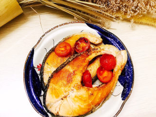 14、香煎三文鱼排,装盘