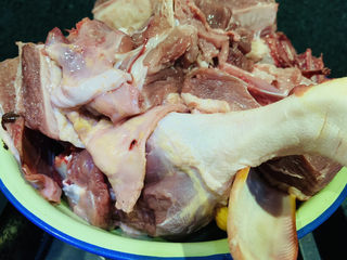 1、老鸭煲,鸭肉，洗净，切大块