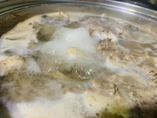 3、老鸭煲,大火煮开，5分钟后捞起