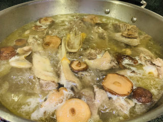 15、老鸭煲,大火煮开