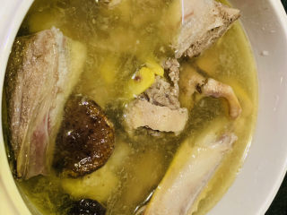 16、老鸭煲,舀到隔水炖锅