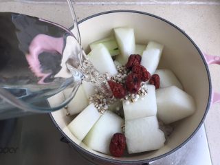 12、冬瓜薏米排骨汤,加水