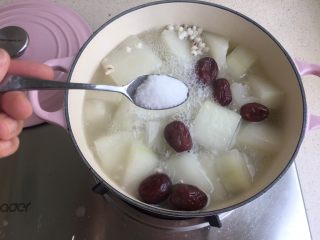 15、冬瓜薏米排骨汤,出锅前放一勺盐