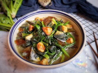 16、焦蒜皮蛋浸菠菜,成品。