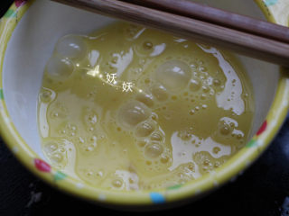 5、肉片疙瘩汤,搅散备用。