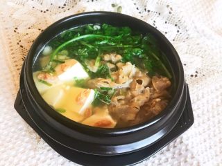 22、砂锅豆腐汆羊肉,砂锅豆腐汆羊肉豆腐嫩滑，羊肉鲜香，清淡适宜，营养丰富~