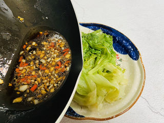 16、蒜泥生菜,浇上