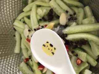 11、快手腌黄瓜～青脆爽口,加一勺高度白酒