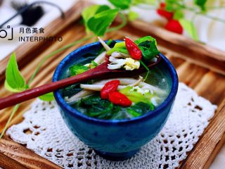 17、菠菜白玉菇虾皮汤,诱惑到你没有
