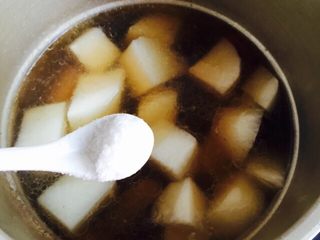 18、大寒养生汤+羊肉煲,加两小茶匙盐盖上锅盖大火烧开即可关火，待气阀消气后再打开锅盖