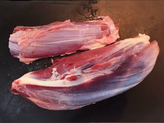 12、驴肉火烧,驴肉2块，清洗干净