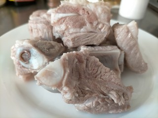 7、清亮排骨汤,捞出