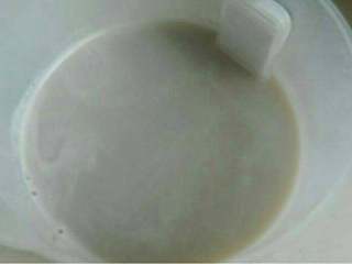 5、香蕉葡萄干豆浆,煮好的豆浆可随意加糖调味即可饮用！