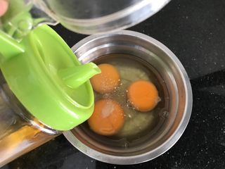 9、绿色美食~苦瓜炒蛋,加入少许香油