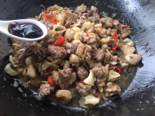 17、柠檬鸭～家乡的味道,蚝油放1勺提鲜，使得鸭肉味道更好。