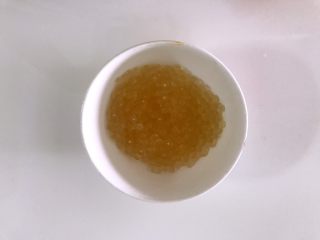 11、度夏消暑好饮品,火龙果西米露(附西米快熟方法及注意事项),加入西米。