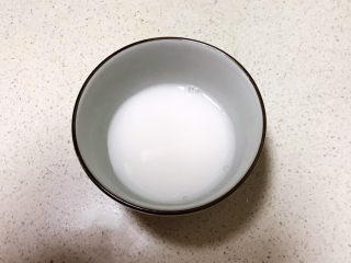 11、可乐鸡趐,加入冷水调匀，做成水淀粉