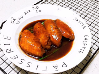 27、可乐鸡趐,可乐鸡翅色泽艳丽，甜咸适宜，鲜美可口，回味无穷，老少皆宜~