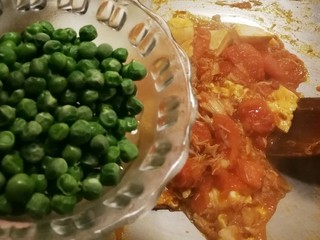13、番茄鸡蓉烩豆腐,出锅之前倒入煮熟的豌豆