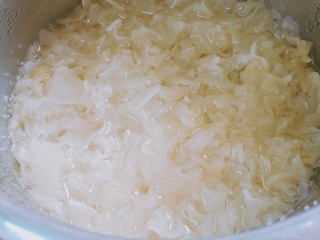 7、润燥瘦身,芒果银耳布丁,起锅