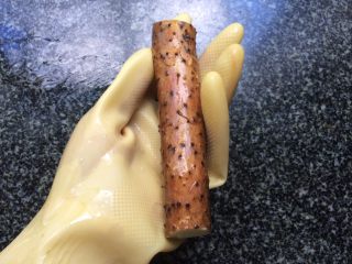 3、红枣山药糕,山药去皮，记得带上手套哦