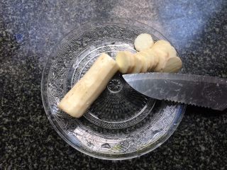 5、红枣山药糕,切成小片