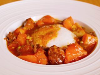 24、番茄胡萝卜牛腩,盖饭是绝佳的选择。