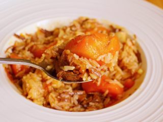 25、番茄胡萝卜牛腩,来一口，张嘴～