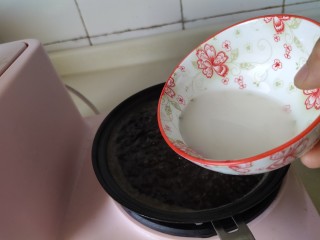 11、香辣沾串,加淀粉勾芡，煮到浓稠