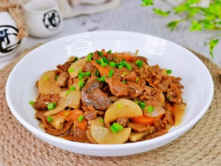 19、香菇炒肉片,简单快手小炒。