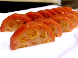 11、桂花藕，秋季平民的滋补佳品,拿出来切成片。