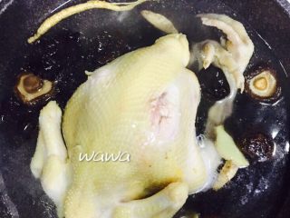 10、汤食美味—参鸡汤,加入人参，转大火炖