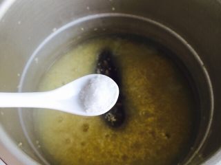 11、暖胃滋补养生粥+海参小米粥,加1小茶匙盐