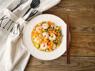 15、玉米炒虾仁,出锅装盘。