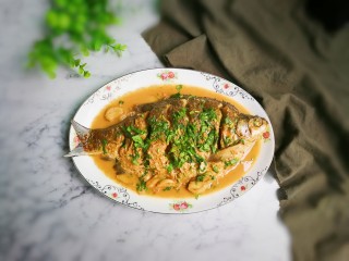 13、白酒香菜鳊鱼,出锅盛盘
