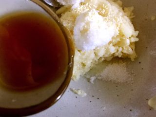 16、凉拌苦瓜,放入适量香油